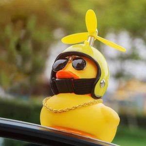 574139269 Car Duck with Helmet Broken Wind Small Yellow Duck Road Bike Motor Helmet Riding Cycling Car Accessories Decor Without Lights